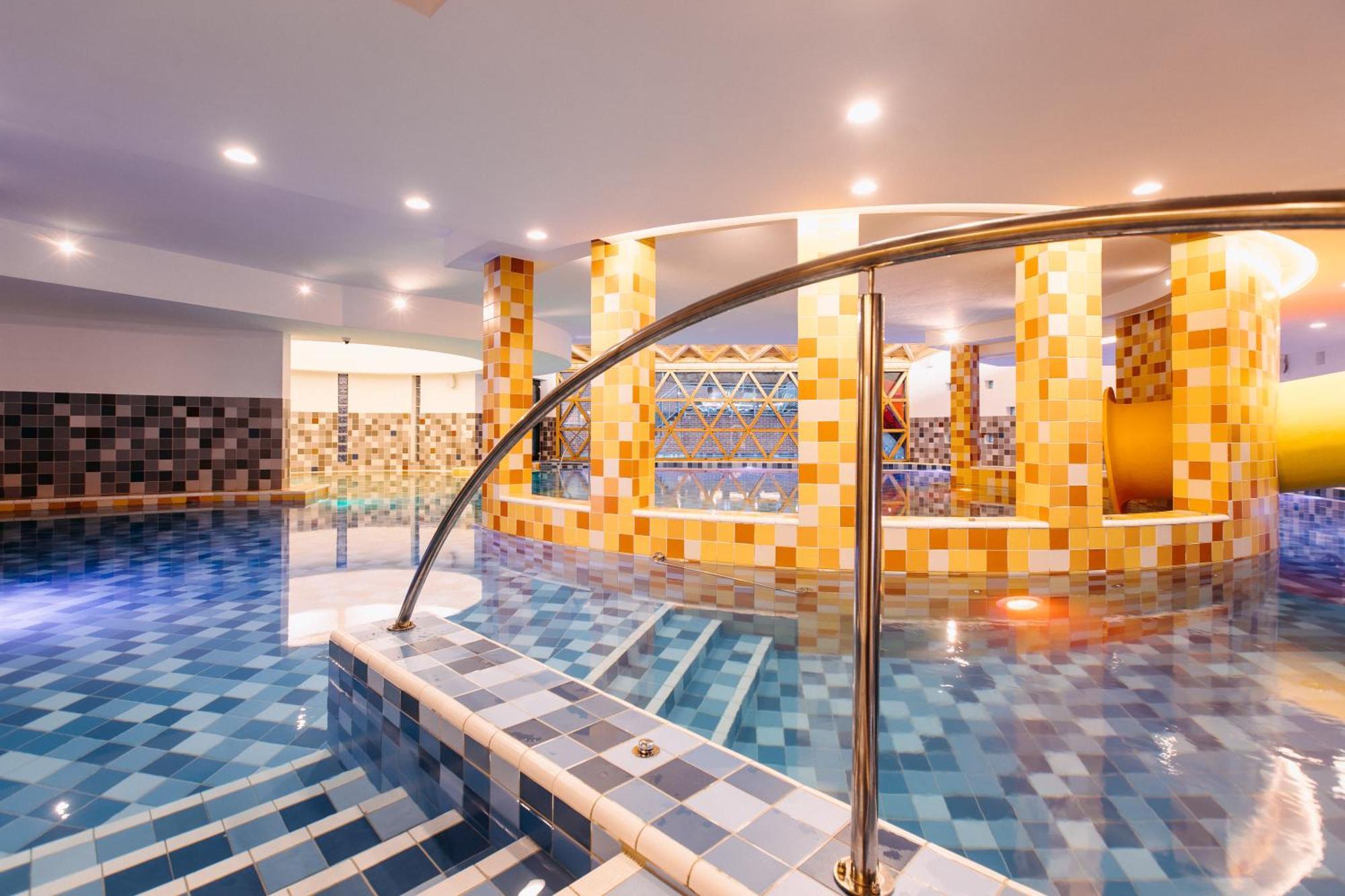 Hotel Crystal Wellness & Spa Superior Sovata Exteriör bild